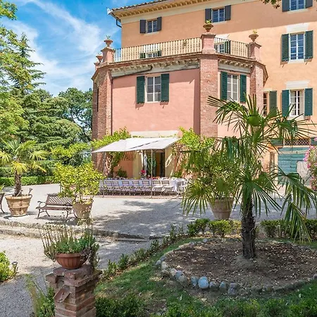 Lemura 16&4, Emma Villa Panicale
