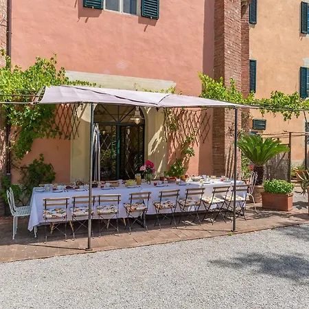 Lemura 16&4, Emma Villa Panicale