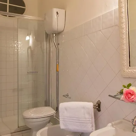 Lemura 16&4, Emma Villa Panicale