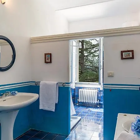 Lemura 16&4, Emma Panicale