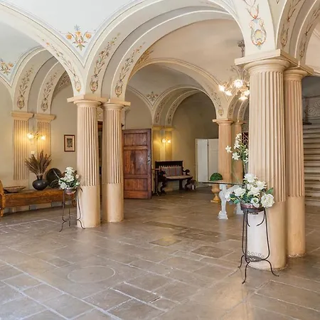 Lemura 16&4, Emma Villa