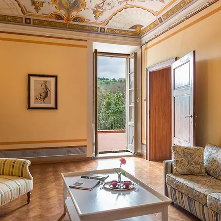 Villa Lemura 16&4, Emma Panicale