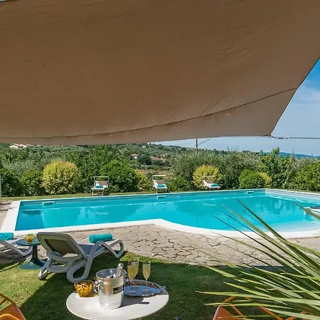 Villa Lemura 16&4, Emma