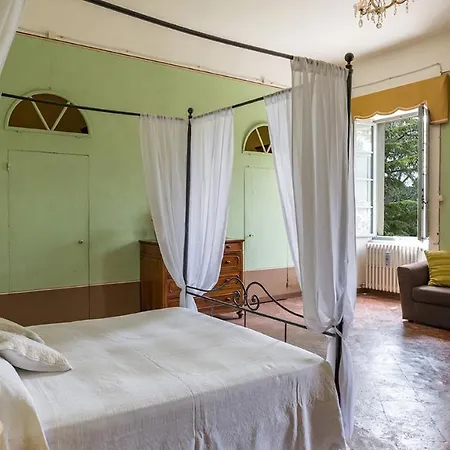 Lemura 16&4, Emma Villa Panicale