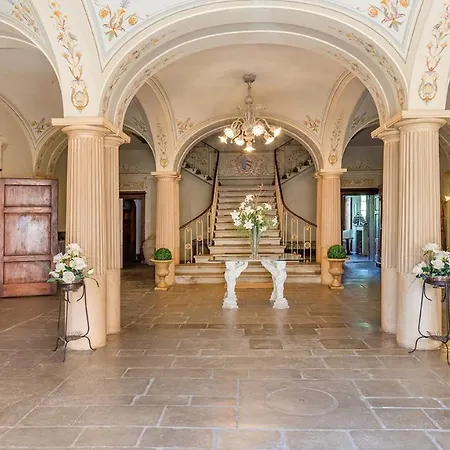 Lemura 16&4, Emma Villa Panicale