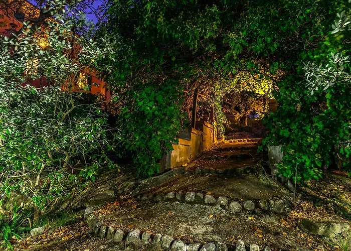 Villa Lemura 16&4, Emma Panicale