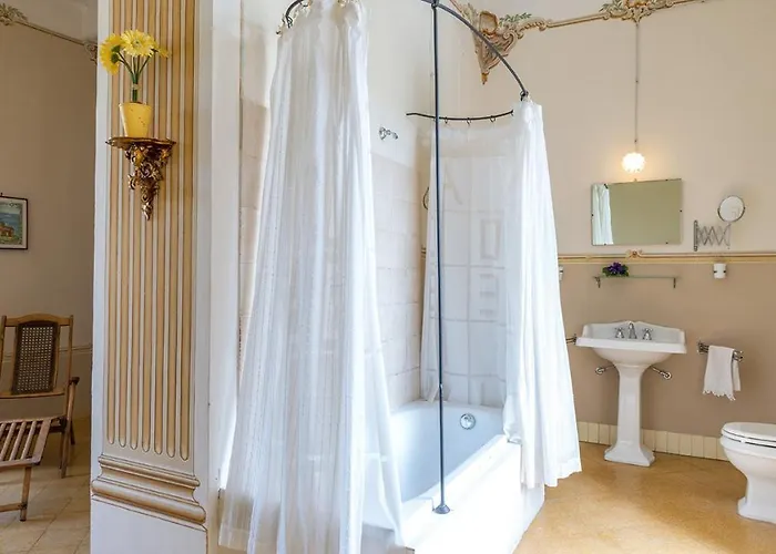 Lemura 16&4, Emma Villa