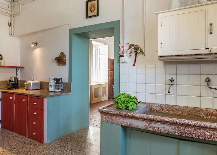 Villa Lemura 16&4, Emma Panicale