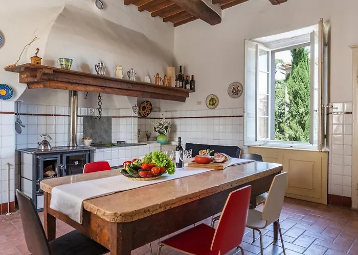 Lemura 16&4, Emma Villa Panicale