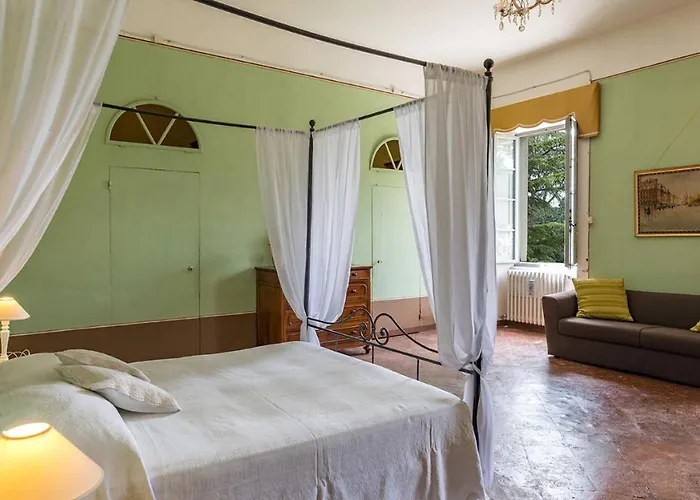 Lemura 16&4, Emma Villa Panicale